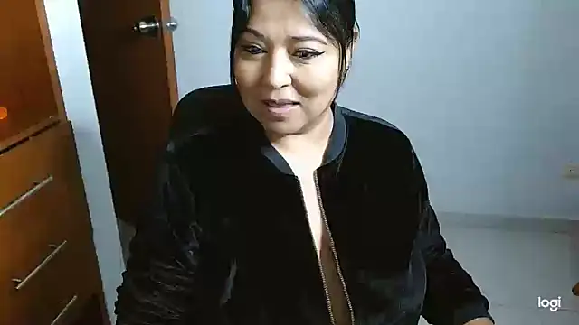 Snapshot of mariemiller19 chatting on 12.10.24 mariemiller19 online show from 12.10.24