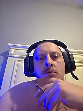 Snapshot of BigDickWorster chatting on 11.19.25 BigDickWorster online show from 11.19.25