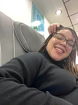 Snapshot of QueenNuttCollector chatting on 01.17.25 QueenNuttCollector online show from 01.17.25