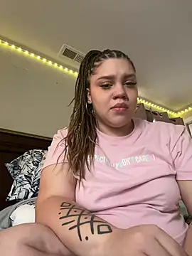 Snapshot of QueenNuttCollector chatting on 01.25.25 QueenNuttCollector online show from 01.25.25