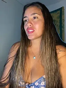 Snapshot of fenixgre chatting on 10.04.25 fenixgre online show from 10.04.25