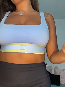 Snapshot of fenixgre chatting on 10.05.25 fenixgre online show from 10.05.25