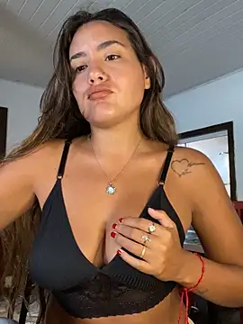 Snapshot of fenixgre chatting on 10.18.25 fenixgre online show from 10.18.25