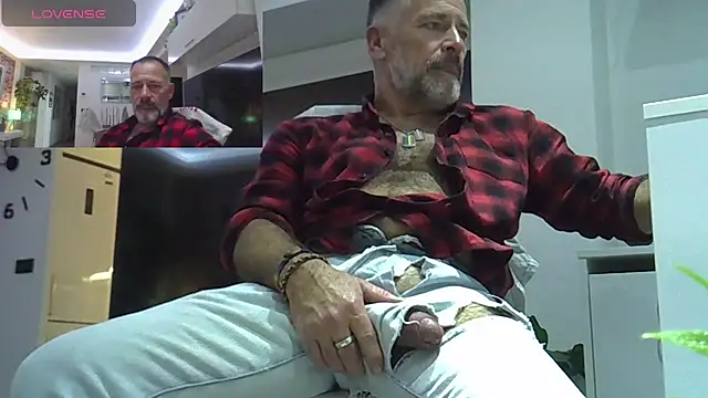 Snapshot of DaddybearVLC chatting on 12.14.24 DaddybearVLC online show from 12.14.24