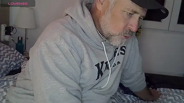 Snapshot of DaddybearVLC chatting on 02.14.25 DaddybearVLC online show from 02.14.25