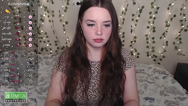 Snapshot of aliice_cutie chatting on 02.11.25 aliice cutie online show from 02.11.25