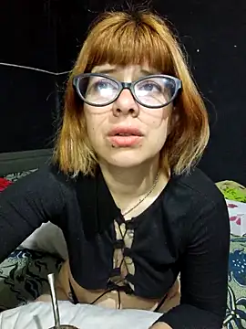 Snapshot of Carlafoxxx chatting on 10.17.25 Carlafoxxx online show from 10.17.25