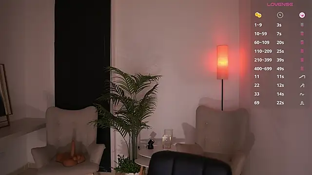 Snapshot of KendallRiseX chatting on 03.08.25 KendallRiseX online show from 03.08.25