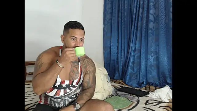 Snapshot of lover_1994 chatting on 02.06.25 lover 1994 online show from 02.06.25