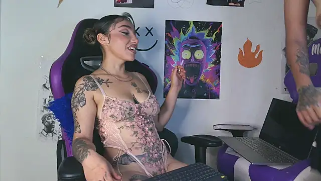 Snapshot of IM_MAYA chatting on 03.11.25 IM MAYA online show from 03.11.25