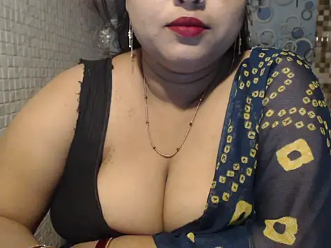Snapshot of Oh_Maya chatting on 10.11.25 Oh Maya online show from 10.11.25
