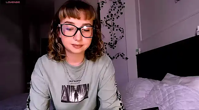 Snapshot of Cosmo_Riri chatting on 12.22.24 Cosmo Riri online show from 12.22.24