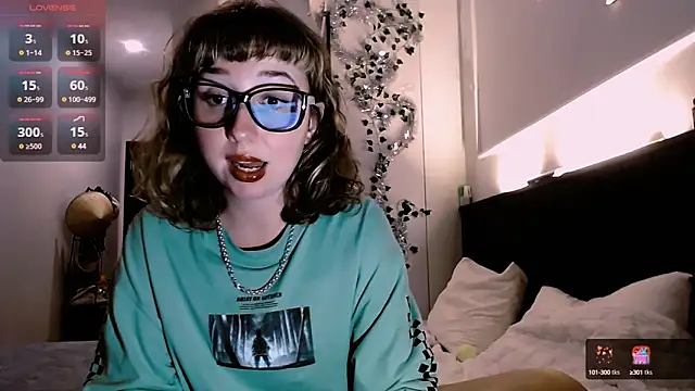 Snapshot of Cosmo_Riri chatting on 01.11.25 Cosmo Riri online show from 01.11.25