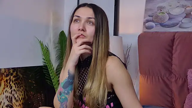 Snapshot of NicolLopeze chatting on 02.20.25 NicolLopeze online show from 02.20.25