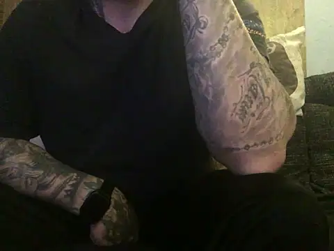 Snapshot of steveindahouse chatting on 03.11.25 steveindahouse online show from 03.11.25