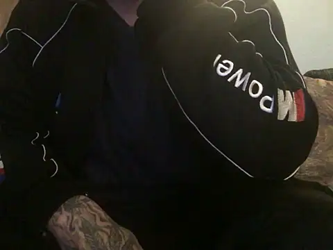 Snapshot of steveindahouse chatting on 03.11.25 steveindahouse online show from 03.11.25