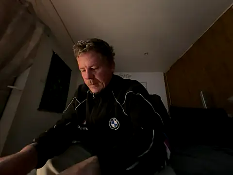 Snapshot of steveindahouse chatting on 09.23.25 steveindahouse online show from 09.23.25