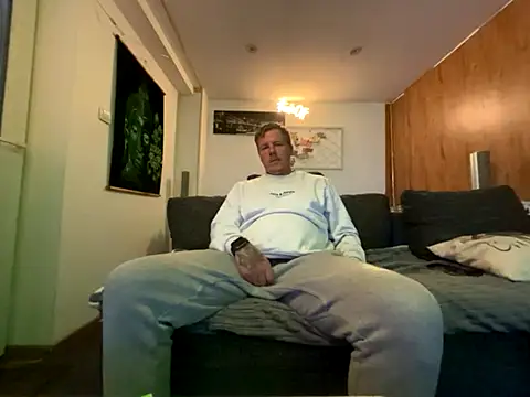 Snapshot of steveindahouse chatting on 09.26.25 steveindahouse online show from 09.26.25