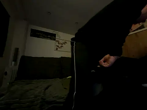 Snapshot of steveindahouse chatting on 10.25.25 steveindahouse online show from 10.25.25