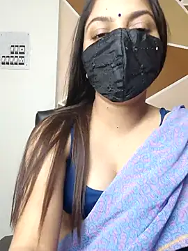 Snapshot of _desigori chatting on 03.05.25 desigori online show from 03.05.25