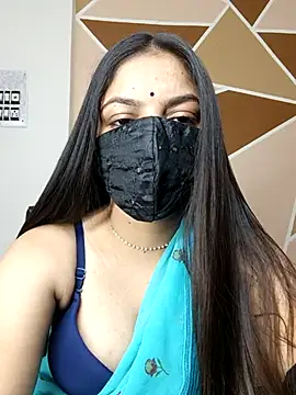 Snapshot of _desigori chatting on 03.21.25 desigori online show from 03.21.25