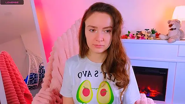 Snapshot of ___Emily___ chatting on 03.10.25 Emily online show from 03.10.25