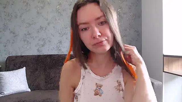 Snapshot of ___Emily___ chatting on 10.05.25 Emily online show from 10.05.25