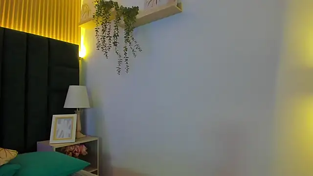 Snapshot of AntonellaaHot chatting on 02.05.25 AntonellaaHot online show from 02.05.25