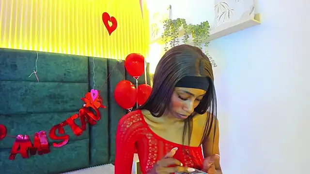 Snapshot of AntonellaaHot chatting on 02.15.25 AntonellaaHot online show from 02.15.25