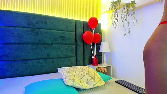 Snapshot of AntonellaaHot chatting on 02.21.25 AntonellaaHot online show from 02.21.25