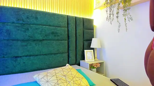 Snapshot of AntonellaaHot chatting on 03.13.25 AntonellaaHot online show from 03.13.25