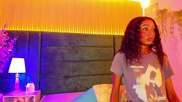 Snapshot of AntonellaaHot chatting on 03.20.25 AntonellaaHot online show from 03.20.25