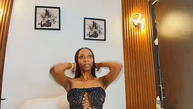 Snapshot of AntonellaaHot chatting on 10.11.25 AntonellaaHot online show from 10.11.25