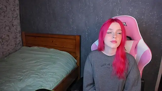 Snapshot of DavidAndSophie chatting on 12.15.24 DavidAndSophie online show from 12.15.24