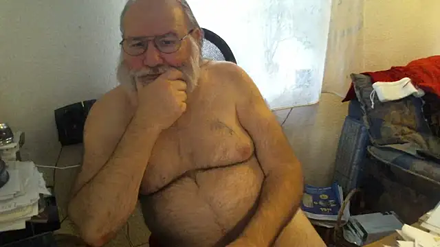 Snapshot of SexySantaC chatting on 12.15.24 SexySantaC online show from 12.15.24