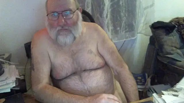 Snapshot of SexySantaC chatting on 12.17.24 SexySantaC online show from 12.17.24
