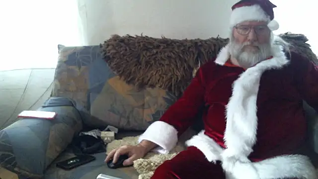 Snapshot of SexySantaC chatting on 12.22.24 SexySantaC online show from 12.22.24