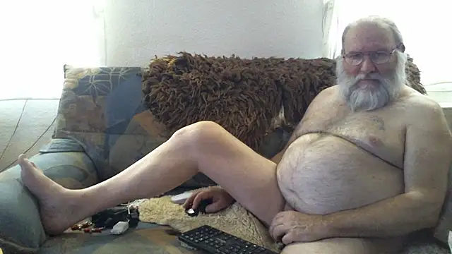 Snapshot of SexySantaC chatting on 12.31.24 SexySantaC online show from 12.31.24