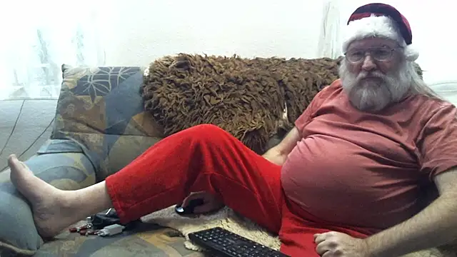 Snapshot of SexySantaC chatting on 12.31.24 SexySantaC online show from 12.31.24