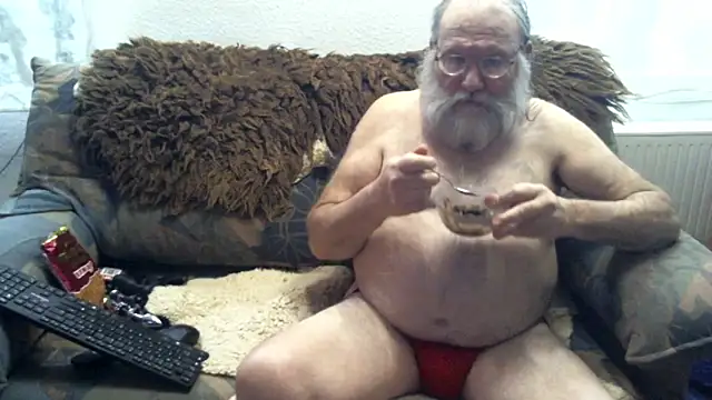 Snapshot of SexySantaC chatting on 01.08.25 SexySantaC online show from 01.08.25