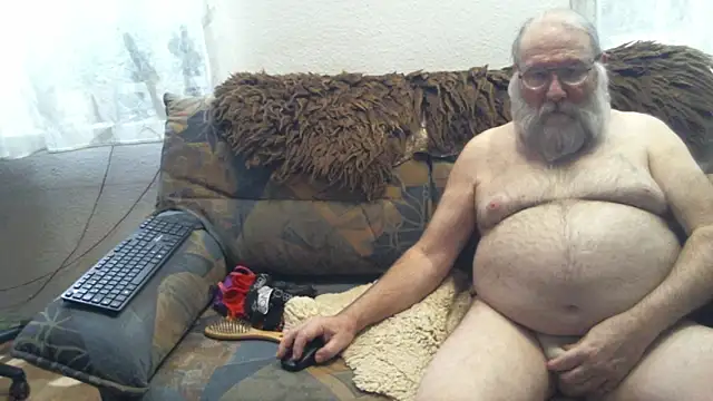 Snapshot of SexySantaC chatting on 01.13.25 SexySantaC online show from 01.13.25