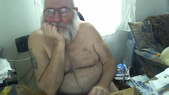 Snapshot of SexySantaC chatting on 02.04.25 SexySantaC online show from 02.04.25