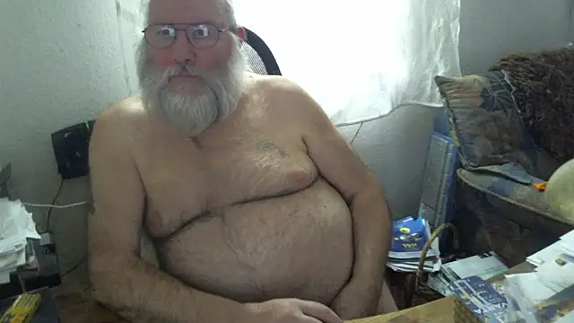 Snapshot of SexySantaC chatting on 02.05.25 SexySantaC online show from 02.05.25