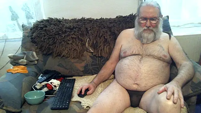 Snapshot of SexySantaC chatting on 02.06.25 SexySantaC online show from 02.06.25