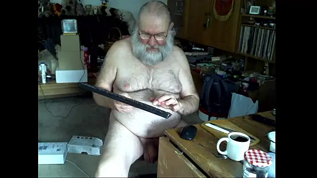 Snapshot of SexySantaC chatting on 02.12.25 SexySantaC online show from 02.12.25