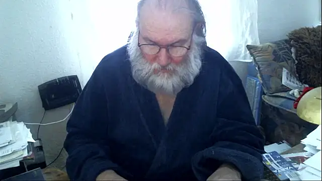 Snapshot of SexySantaC chatting on 02.18.25 SexySantaC online show from 02.18.25