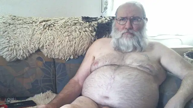 Snapshot of SexySantaC chatting on 09.08.25 SexySantaC online show from 09.08.25
