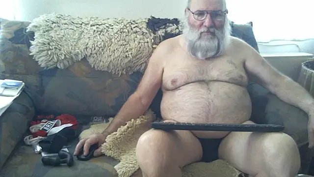 Snapshot of SexySantaC chatting on 09.20.25 SexySantaC online show from 09.20.25