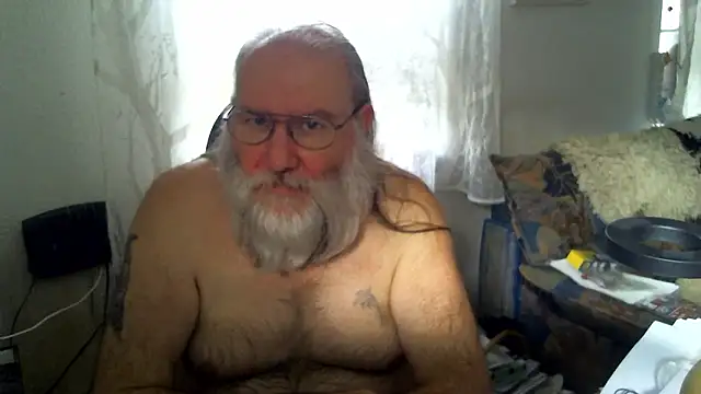 Snapshot of SexySantaC chatting on 09.27.25 SexySantaC online show from 09.27.25