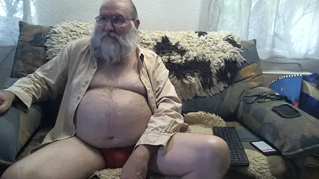 Snapshot of SexySantaC chatting on 10.02.25 SexySantaC online show from 10.02.25